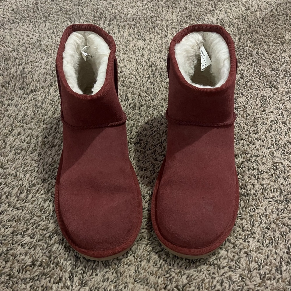 size 6 koolaburra by ugg maroon